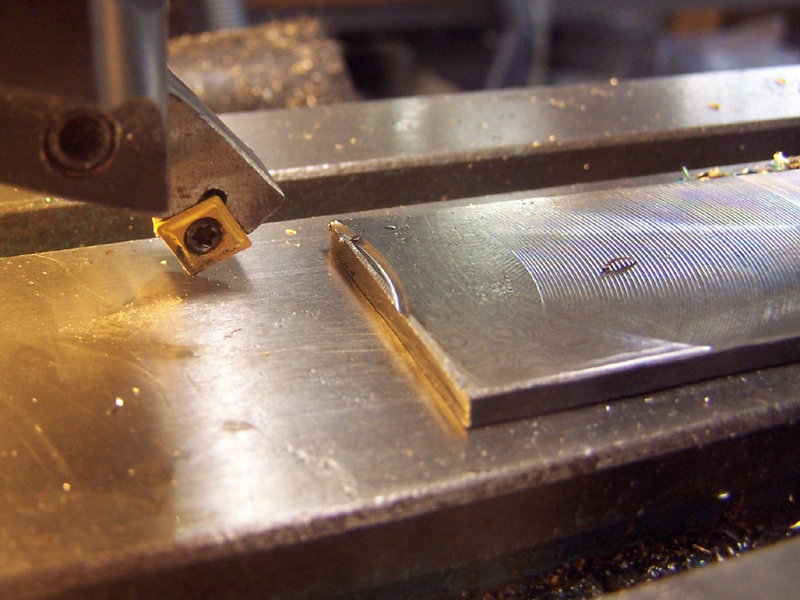 Damast dunner frezen op de  freesmachine