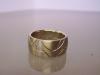 Witgouden ring met freeswerk en diamanten