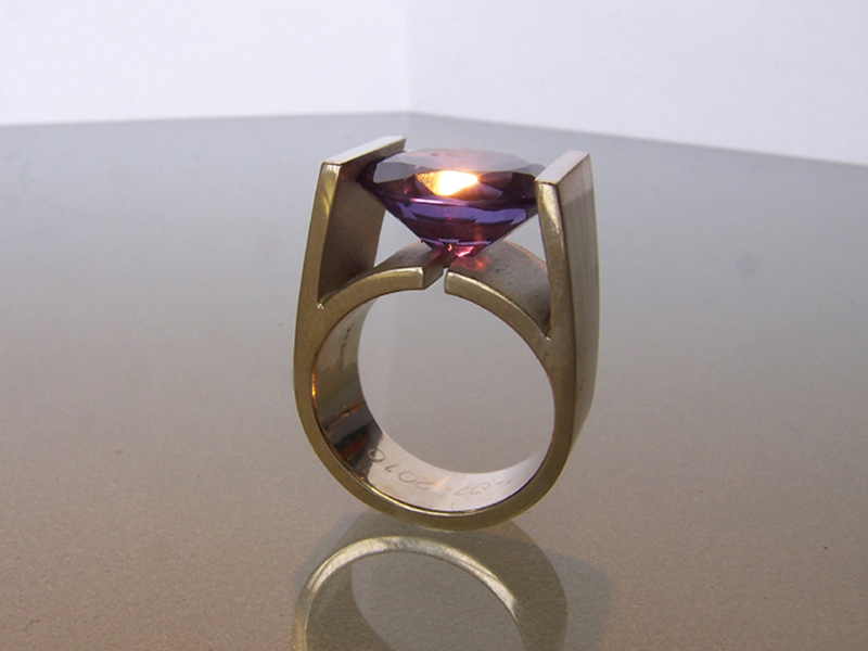Witgouden spanring met alexandriet 14mm groot